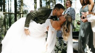 Svatba jako z pohádky: Kráska z Love Islandu si vzala známého moderátora