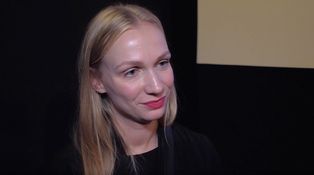 V seriálu intelektuálka, na internetu blbá blondýna: Připomeňte si Nicky Tučkovou