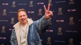 Tomáš Klus vystoupí na Českém slavíku po 10 letech. Při oslavách úspěchu ukradl vidličku