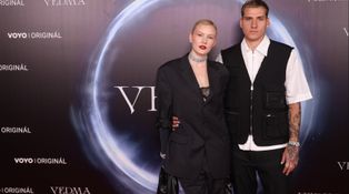 Annet X se s přítelem ukázala na premiéře Vědmy. Básnila ale o někom jiném