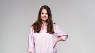 Anna chce v Hell’s Kitchen popíjet víno. Jednou zapálila celou kuchyni