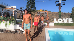 Kluci z Love Islandu, jak je neznáte: Podívejte se na pánskou promenádu v plavkách