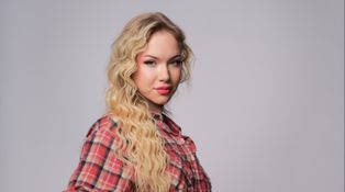 Striptérka, nebo kriminalistka? Lucie se na Farmě předvede