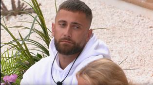 A je to tady. První ostrou hádku si v Love Islandu připisují Sabine s Lukášem