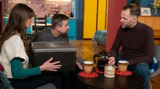 Pondělí v Ulici: Nabídka k seznámení, ztrápený Vašík a zvláštní dárek