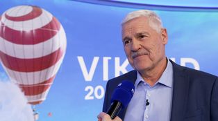 Pavel Dumbrovský opět před kamerou: Ve Víkendu se po jeho boku vystřídaly 3 ženy