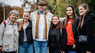 Kvízové otázky i Lama na palubě: Fanoušci Božího plánu ovládli speciální tramvaj