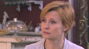 Julie se dostane do úzkých. Novinář Tomášek ji začne vyšetřovat Julie se dostane do úzkých. Novinář Tomášek ji začne vyšetřovat