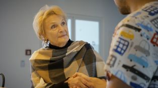 Regina Rázlová nastupuje do Jedné rodiny. Okamžitě potřebuje primáře