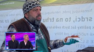Kašpárek dostával v Hodně štěstí! příkazy do ucha, odnesly to párky