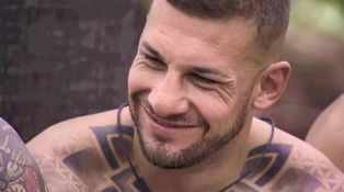 Sandro se rozloučil s vilou i tričkem: Slzy neudržel Chris