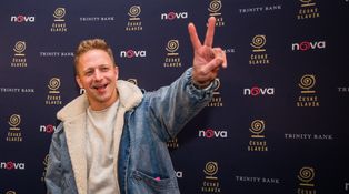 Tomáš Klus vystoupí na Českém slavíku po 10 letech. Při oslavách úspěchu ukradl vidličku