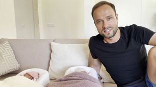 Moderátor Radek Mazal se stal otcem. Dvojčata dostala výjimečná jména