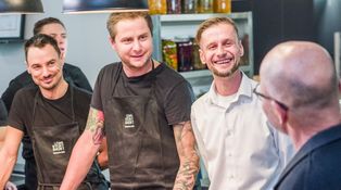 Pohlreichův souboj restaurací se málem zasekl na úsměvu číšníka Ivánka: Co na to šéfkuchař?