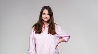 Anna chce v Hell’s Kitchen popíjet víno. Jednou zapálila celou kuchyni