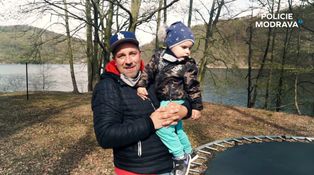 Lamač srdcí poručík Votava je v civilu vzorným tátou! Jak tráví karanténu?