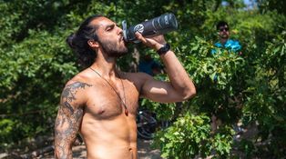 Roman ze Survivora hledá otce v Albánii. Při setkání se rozbrečím, přiznává