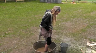 Bizarní práce Lucie na Farmě: Ťapání si náramně užívala