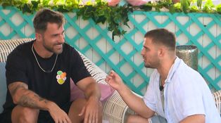 V Love Islandu jste neviděli: Kamarádi Dušana se do vily málem nedostali