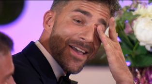 Dušan na finále Love Islandu neudržel slzy. Dojal ho vzkaz od rodiny