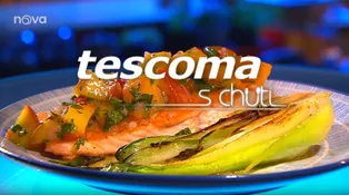 Salsa z broskví s grilovaným lososem
