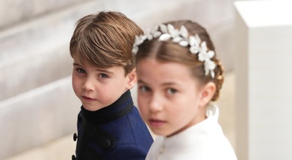 Dojemný okamžik princezny Charlotte a prince Louise. Co ukázalo video královské rodiny?