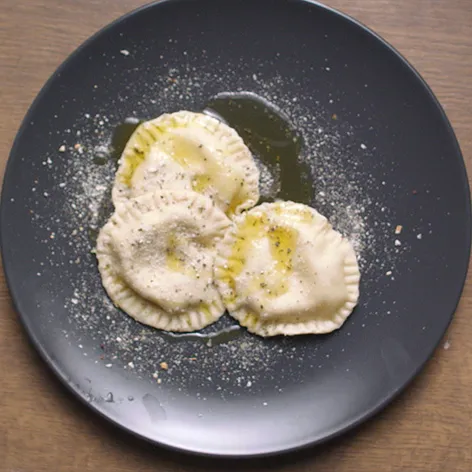 MasterChef recepty: Ravioli plněné fetou a zakysanou plnotučnou smetanou podle Šárky Castells - 8