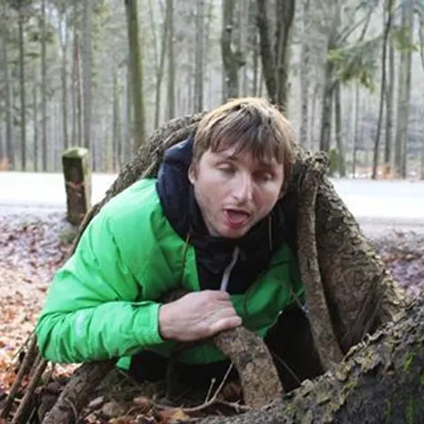 Nesnáším, když jdu po lese a zaklíním se pod kořenem - 7