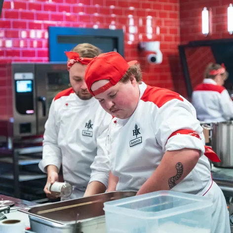 Na finálový večer Hell's Kitchen ostatní opět jedou jako namydlený blesk.