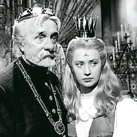 V pohádce Princezna se zlatou hvězdou si František Smolík zahrál hodného krále Hostivíta...