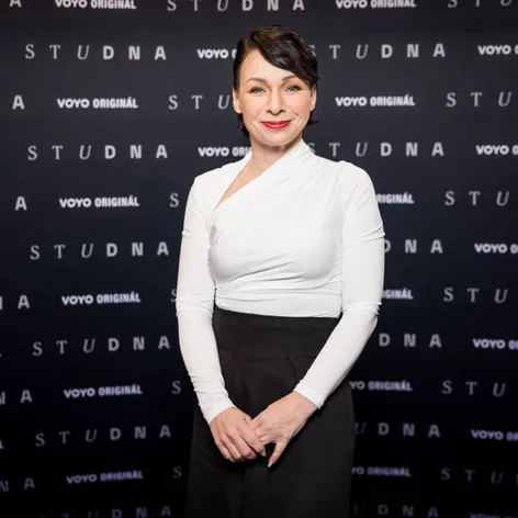 Bára Divišová na premiéře Studny v Lucerně