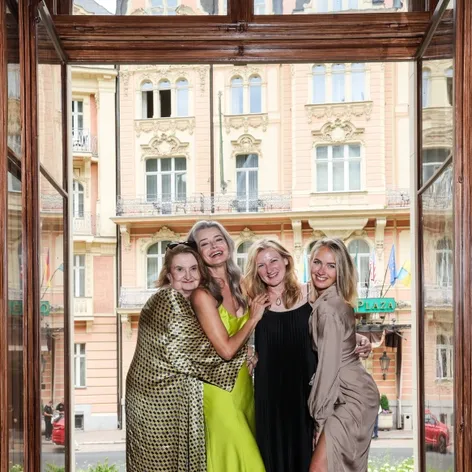 Bardotky Pavlína Pořízková a Eva Holubová a jejich autorky Hana Hendrychová a Pavla Krečmerová(zdroj Bontonfilm)