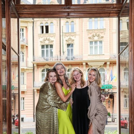 Bardotky Pavlína Pořízková a Eva Holubová a jejich autorky Hana Hendrychová a Pavla Krečmerová(zdroj Bontonfilm)