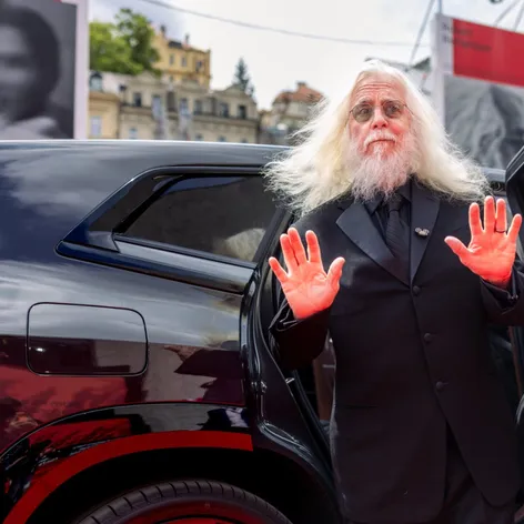 MFF Karlovy Vary 2026 - Robert Richardson přijíždí na červený koberec