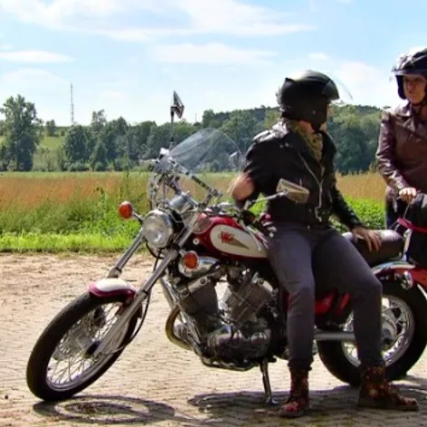 Ordinace: Běla s Lenkou na motorce! - 1