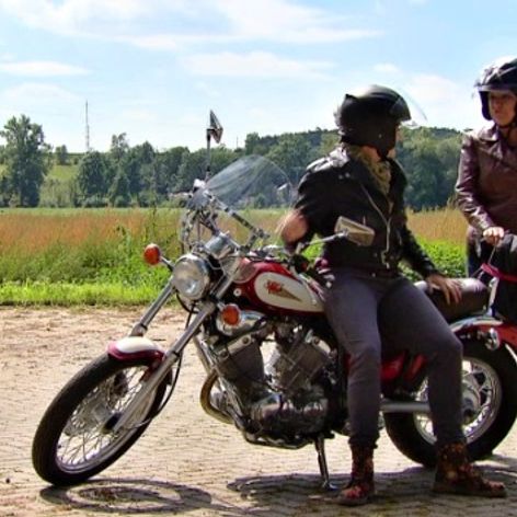 Ordinace: Běla s Lenkou na motorce! - 1