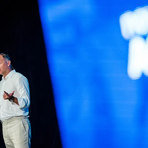 Daniel Grunt na tiskové konferenci