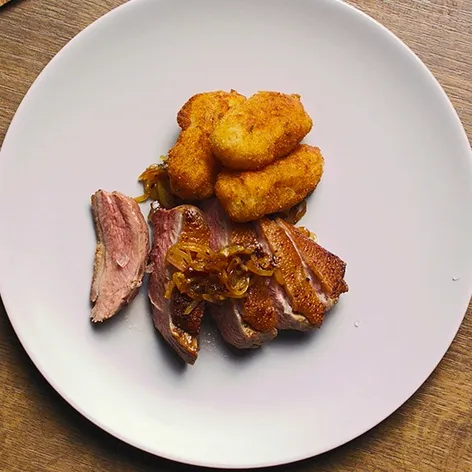 MasterChef recepty: Kachní prso s opečeným škubánkem v panko strouhance a kedlubnové zelí - 9