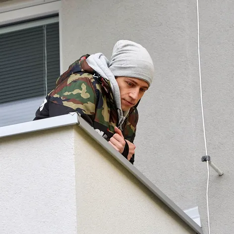 Ordinace: Při skoku z balkonu nahradil Peroutku kaskadér - 1