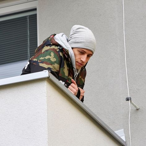 Ordinace: Při skoku z balkonu nahradil Peroutku kaskadér - 1
