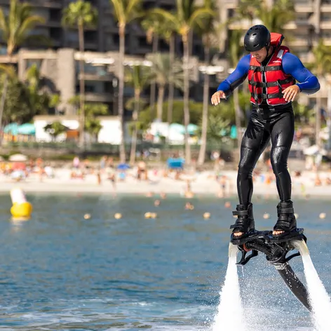 Love Island - Kryštof flyboarding