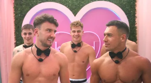 Love Island čeká další pokušení. K holkám přijdou noví bombshells