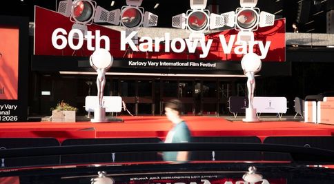 Aktuálně z červeného koberce: Zahájení 60. ročníku MFF Karlovy Vary