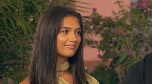Vanesa u ohniště v Love Islandu odkryla karty: Děkuje divákům