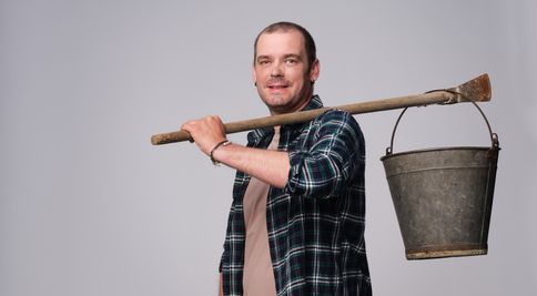 Zdeněk měl vlastní hospodářství. Fyzická práce na Farmě ho nezaskočí
