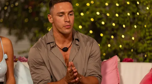 Exkluzivně: Kamarádka Denise z Love Islandu odkryla jeho vztah s Eliškou