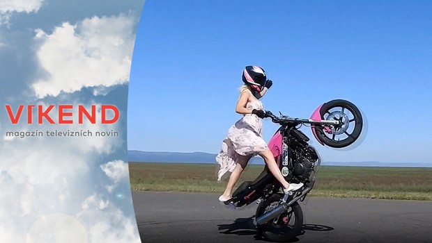 Adrenalin na motorce: Něžná blondýnka je nejlepší kaskadérskou jezdkyní u nás!
