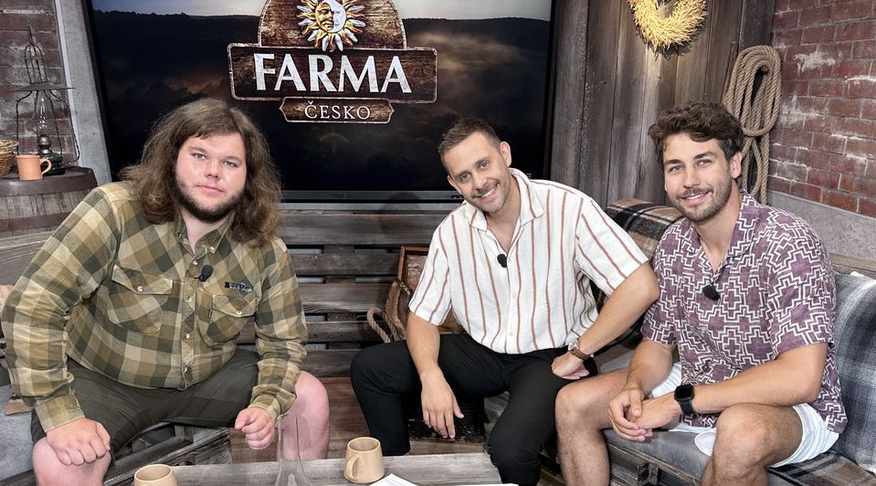 Dojetí ve Farmě Extra: Matěj sleduje emotivní vzkaz Karimy