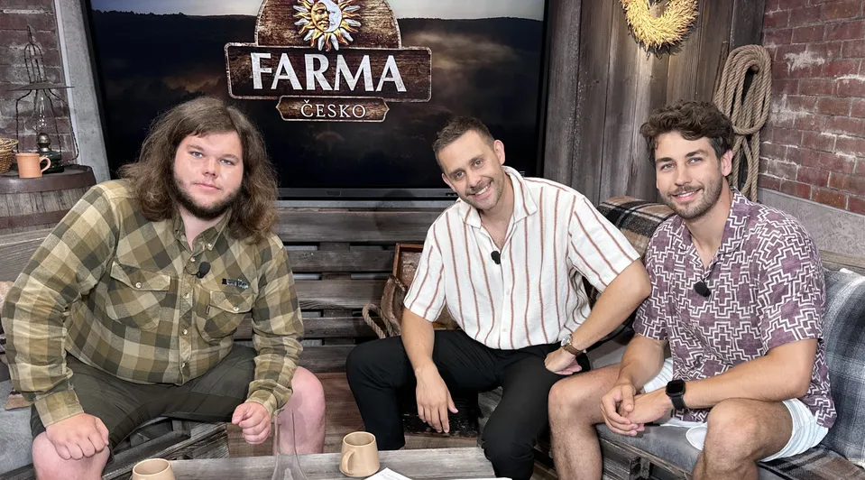 Dojetí ve Farmě Extra: Matěj sleduje emotivní vzkaz Karimy Dojetí ve Farmě Extra: Matěj sleduje emotivní vzkaz Karimy