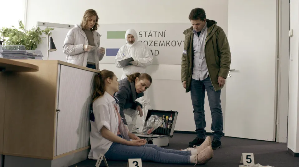Specialisté vyšetřují násilnou smrt uklízečky